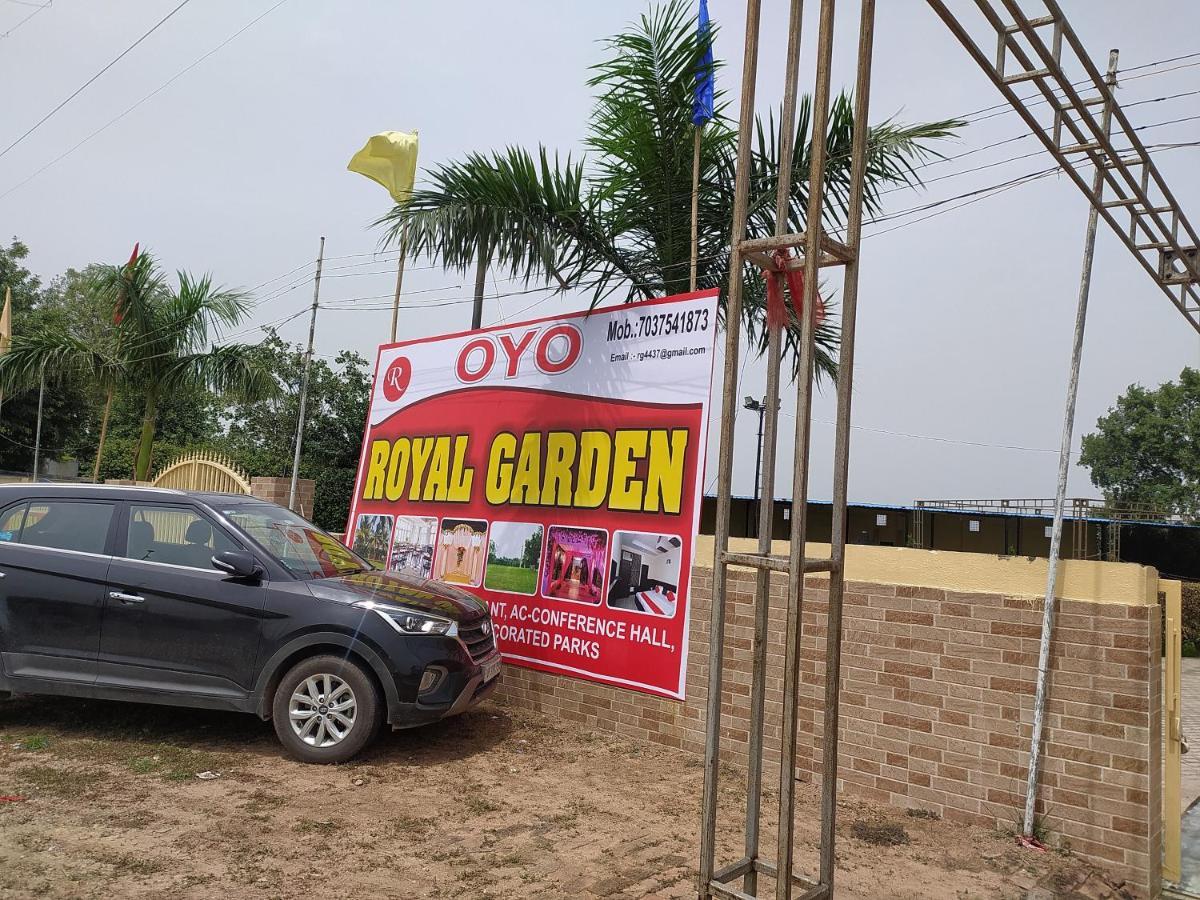 Oyo 82476 Royal Garden غازي أباد المظهر الخارجي الصورة